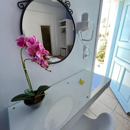 Stella Nomikou Apartahotel Firostefani