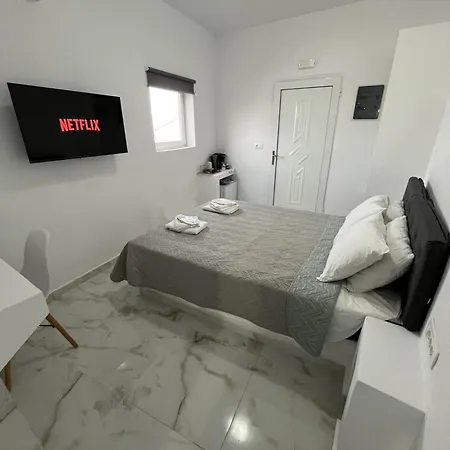 Stella Nomikou Aparthotel