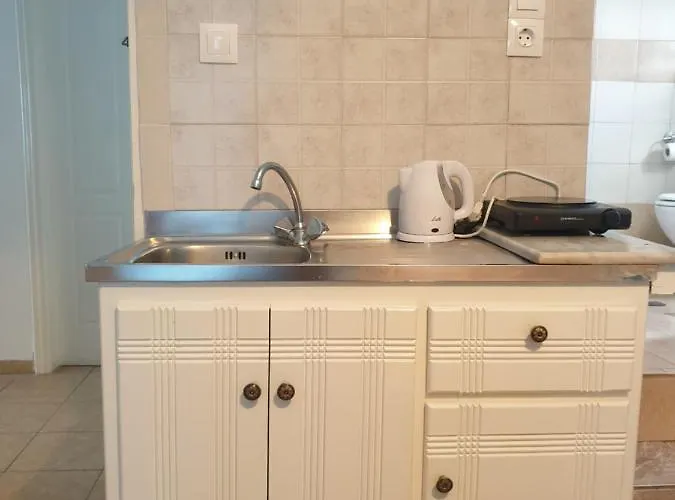 στέλλα νομικού